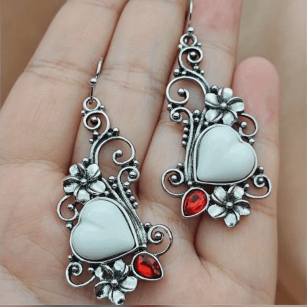 New vintage style heart earrings